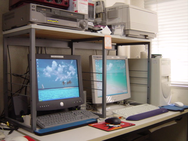 2002年10月10日の研究室の様子です。